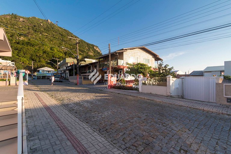 Casa beira mar com 04 dormitórios para 12 pessoas