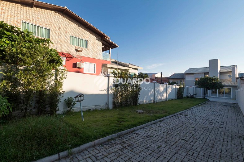 Casa beira mar com 04 dormitórios para 12 pessoas