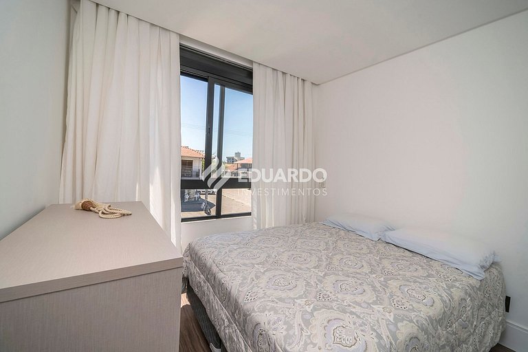 Triplex beira mar com 04 suítes para 12 pessoas.