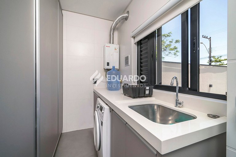 Triplex beira mar com 04 suítes para 12 pessoas.