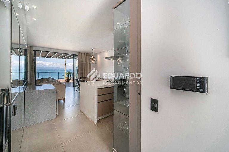 Triplex beira mar com 04 suítes para 12 pessoas.