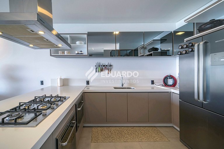 Triplex beira mar com 04 suítes para 12 pessoas.