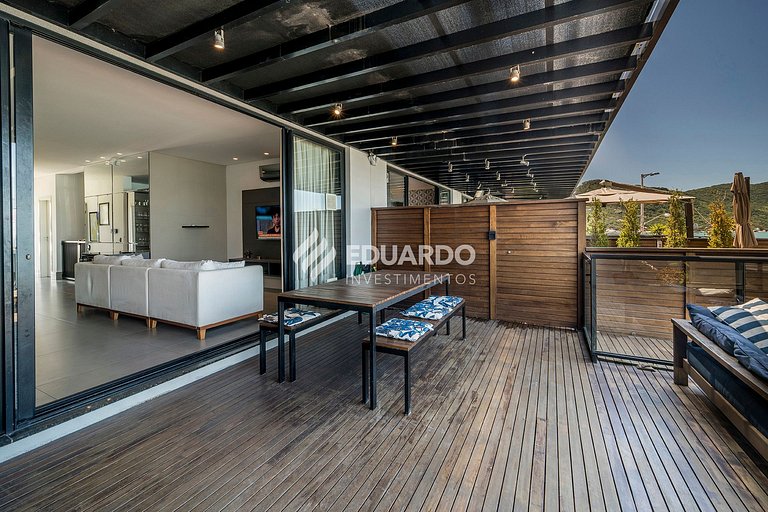 Triplex beira mar com 04 suítes para 12 pessoas.